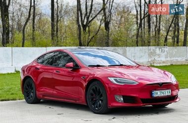 Лифтбек Tesla Model S 2016 в Луцке