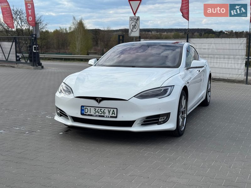 Лифтбек Tesla Model S 2016 в Буче