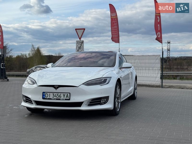 Лифтбек Tesla Model S 2016 в Буче
