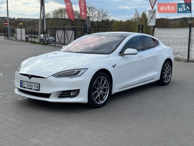 Лифтбек Tesla Model S 2016 в Буче