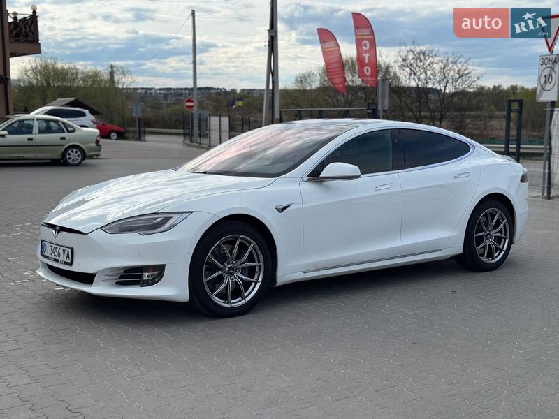 Лифтбек Tesla Model S 2016 в Буче