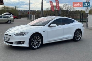 Лифтбек Tesla Model S 2016 в Буче
