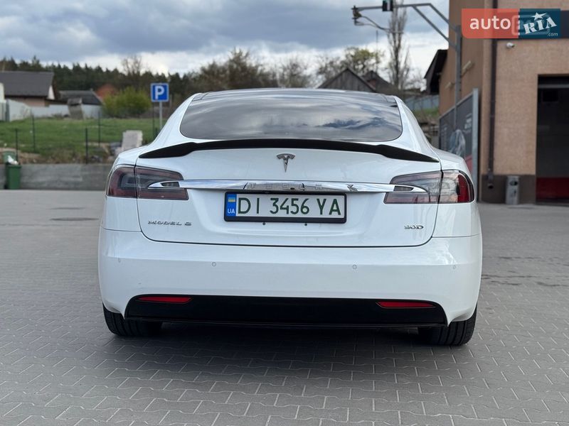 Лифтбек Tesla Model S 2016 в Буче