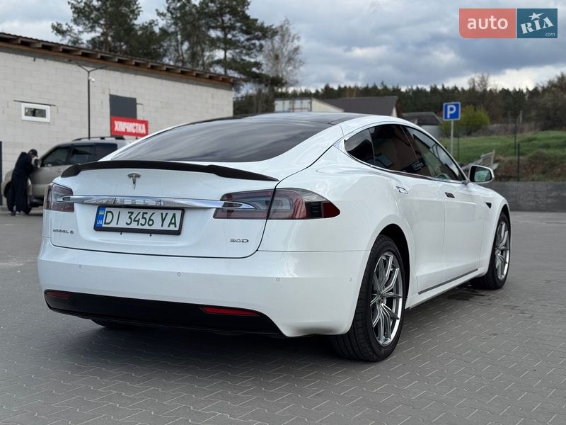 Лифтбек Tesla Model S 2016 в Буче