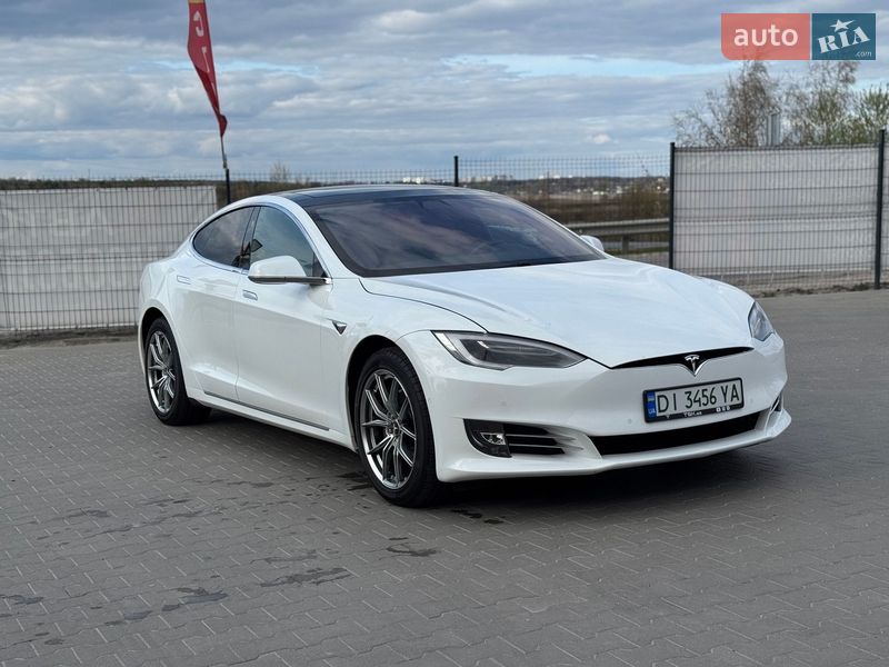Лифтбек Tesla Model S 2016 в Буче