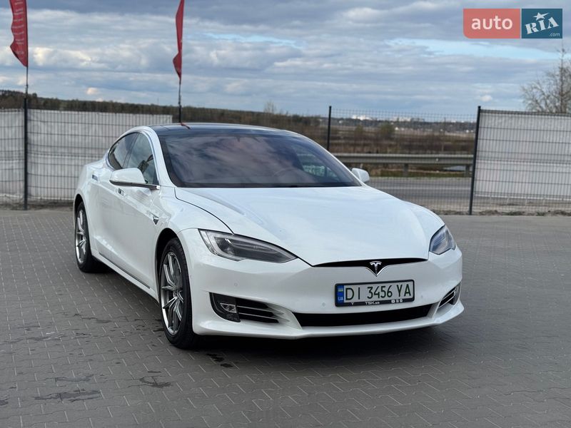 Лифтбек Tesla Model S 2016 в Буче