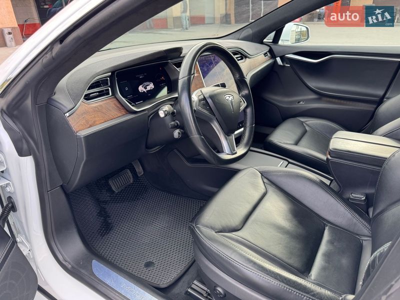 Лифтбек Tesla Model S 2016 в Буче