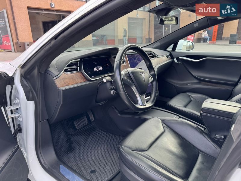 Лифтбек Tesla Model S 2016 в Буче