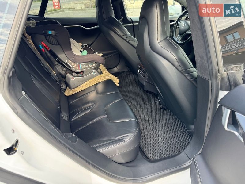 Лифтбек Tesla Model S 2016 в Буче