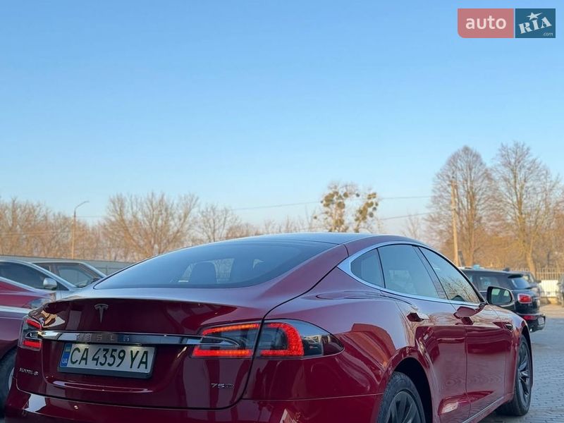 Лифтбек Tesla Model S 2017 в Львове