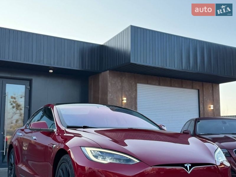 Лифтбек Tesla Model S 2017 в Львове