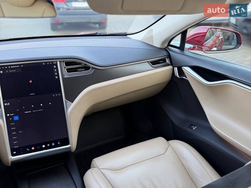 Лифтбек Tesla Model S 2017 в Львове