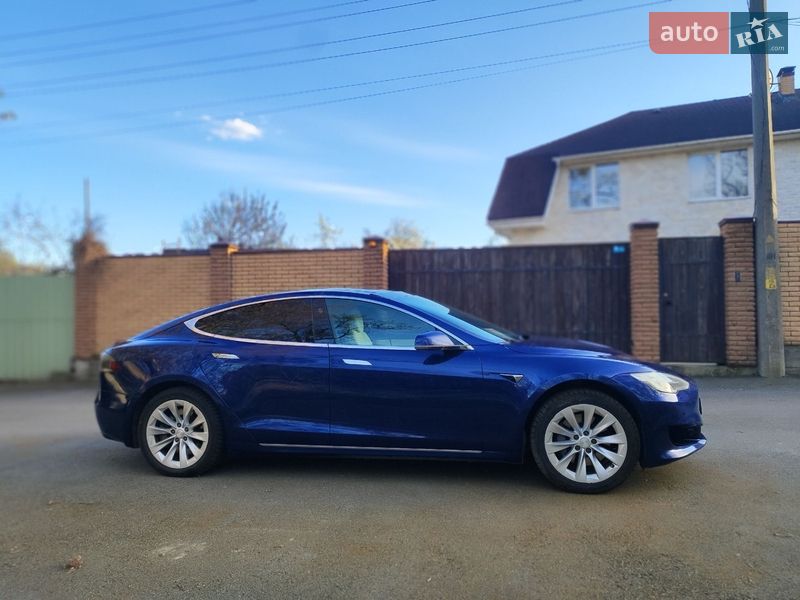 Ліфтбек Tesla Model S 2017 в Києві