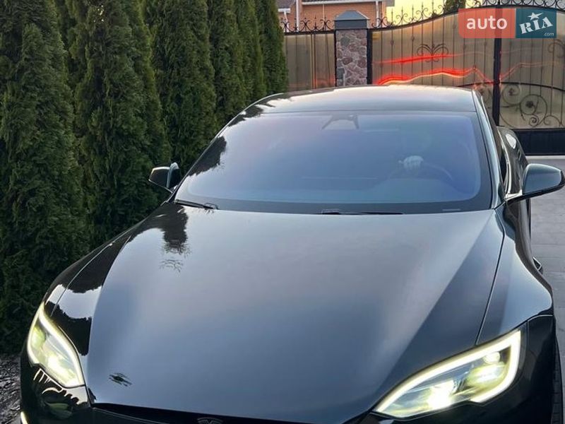 Лифтбек Tesla Model S 2023 в Киеве