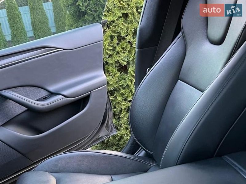 Лифтбек Tesla Model S 2023 в Киеве