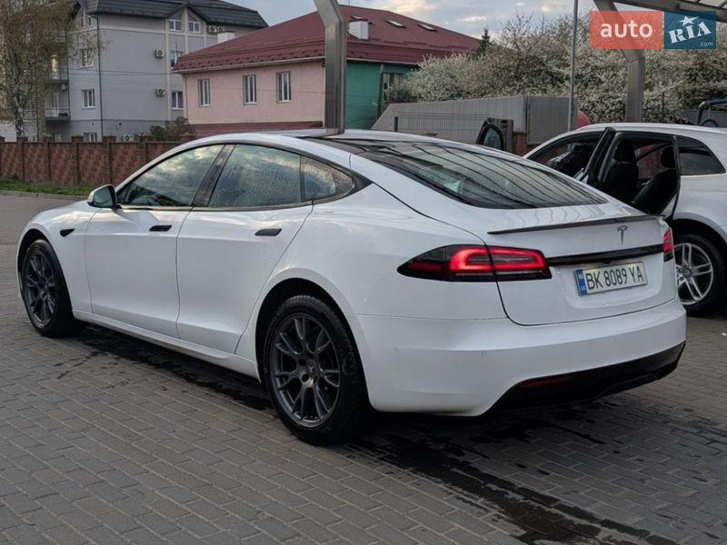 Лифтбек Tesla Model S 2022 в Ровно