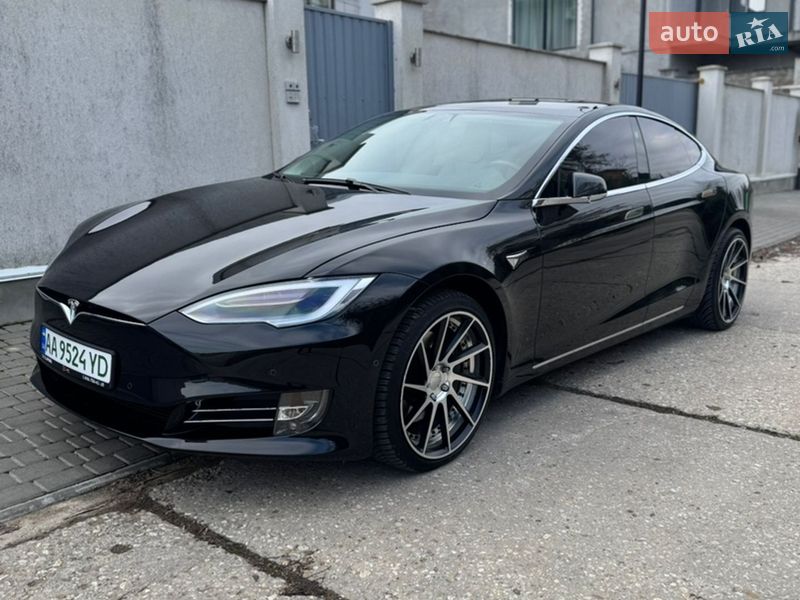 Ліфтбек Tesla Model S 2018 в Одесі