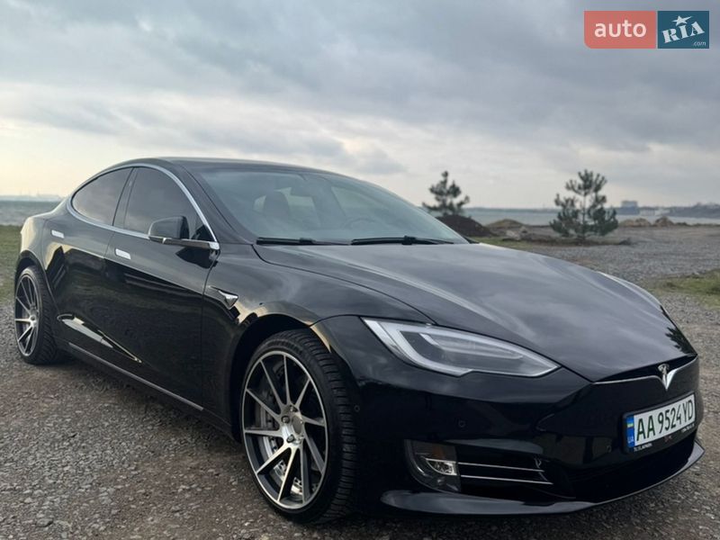 Ліфтбек Tesla Model S 2018 в Одесі