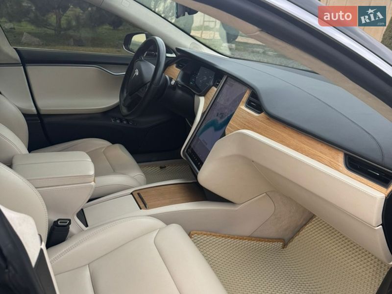 Ліфтбек Tesla Model S 2018 в Одесі