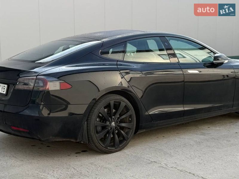 Ліфтбек Tesla Model S 2017 в Вінниці