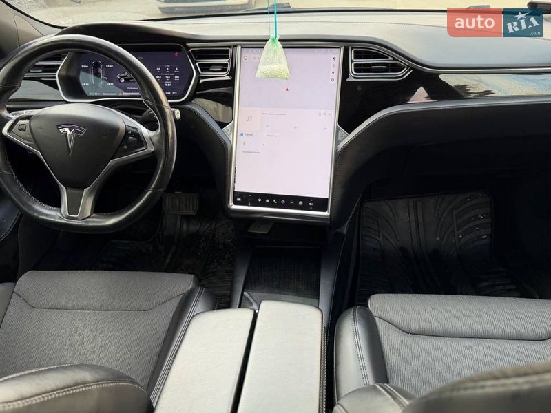 Ліфтбек Tesla Model S 2017 в Вінниці