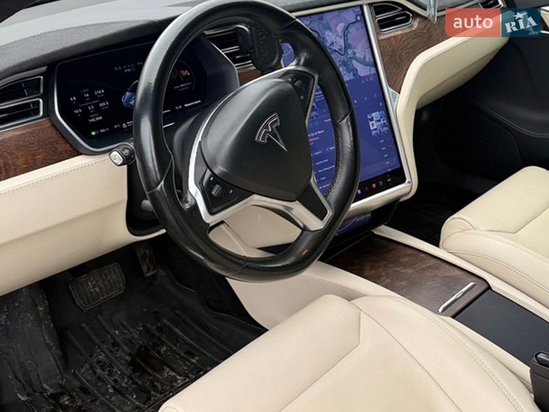 Лифтбек Tesla Model S 2017 в Киеве