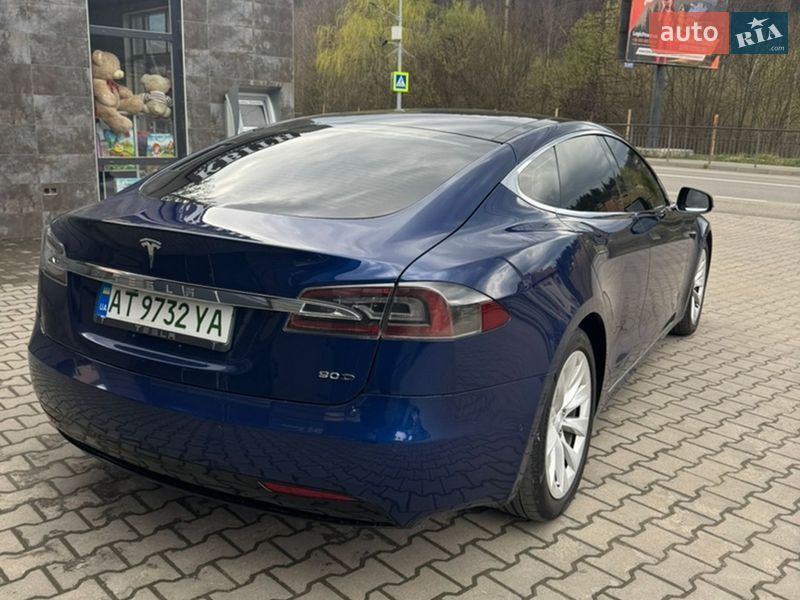 Ліфтбек Tesla Model S 2017 в Івано-Франківську