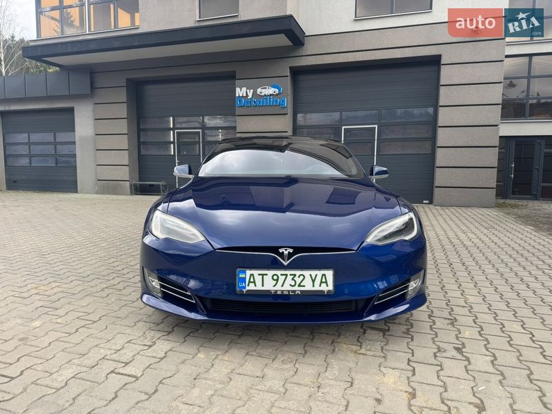 Ліфтбек Tesla Model S 2017 в Івано-Франківську