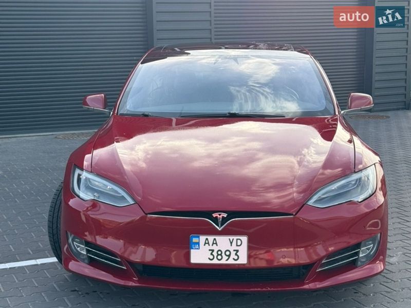 Лифтбек Tesla Model S 2018 в Киеве