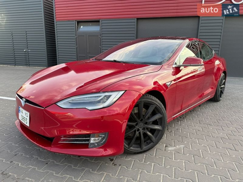 Лифтбек Tesla Model S 2018 в Киеве