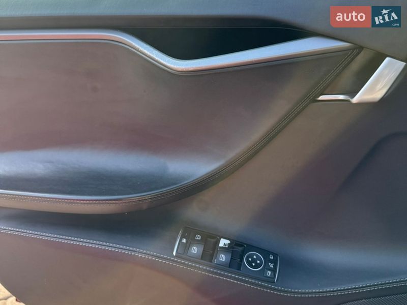 Лифтбек Tesla Model S 2018 в Киеве