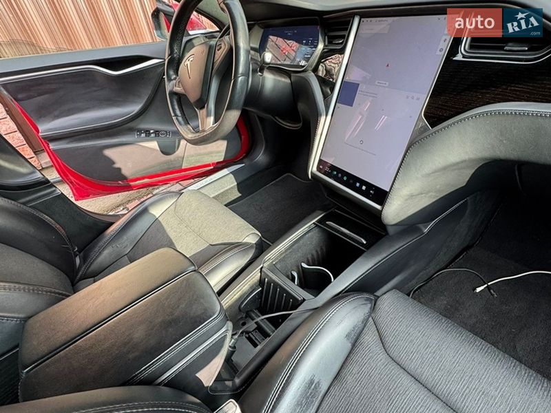 Лифтбек Tesla Model S 2018 в Киеве