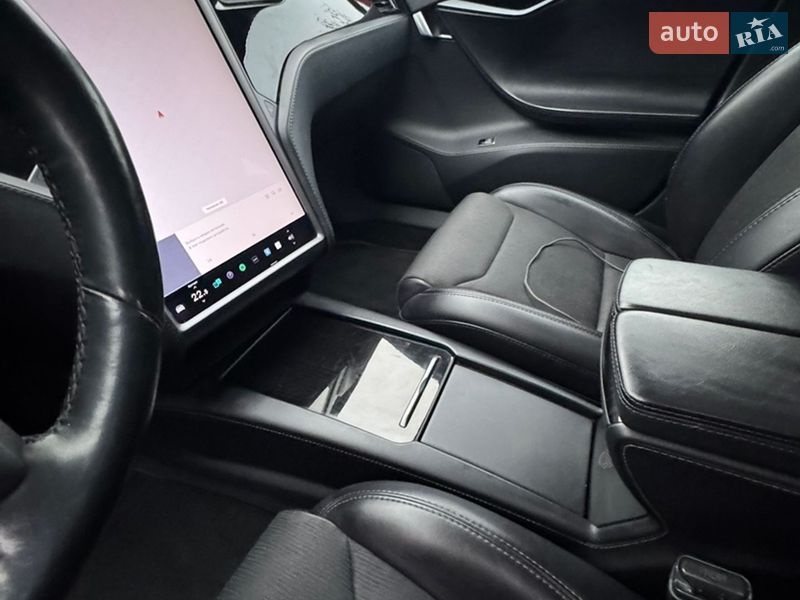 Лифтбек Tesla Model S 2018 в Киеве