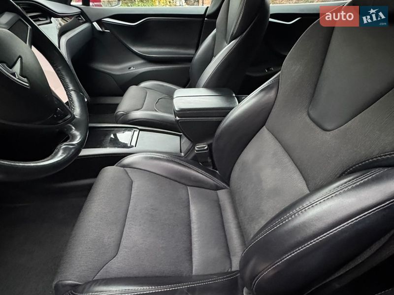 Лифтбек Tesla Model S 2018 в Киеве