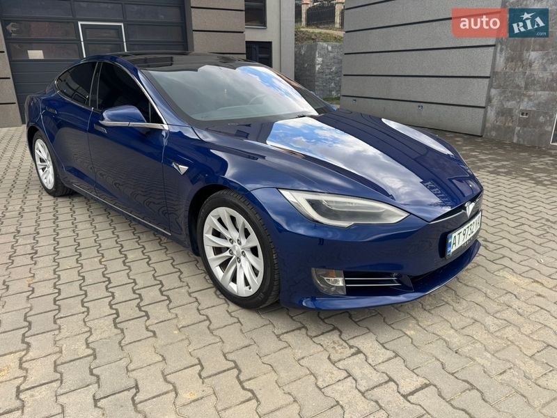 Ліфтбек Tesla Model S 2017 в Івано-Франківську