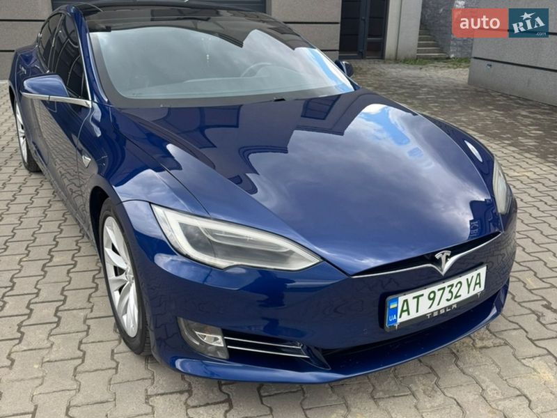 Ліфтбек Tesla Model S 2017 в Івано-Франківську