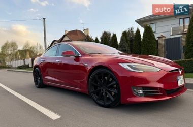 Лифтбек Tesla Model S 2018 в Киеве
