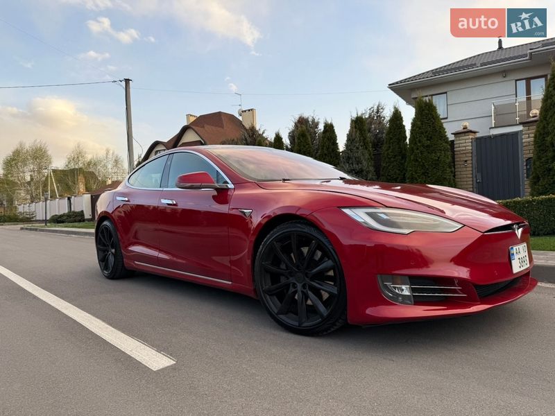 Лифтбек Tesla Model S 2018 в Киеве