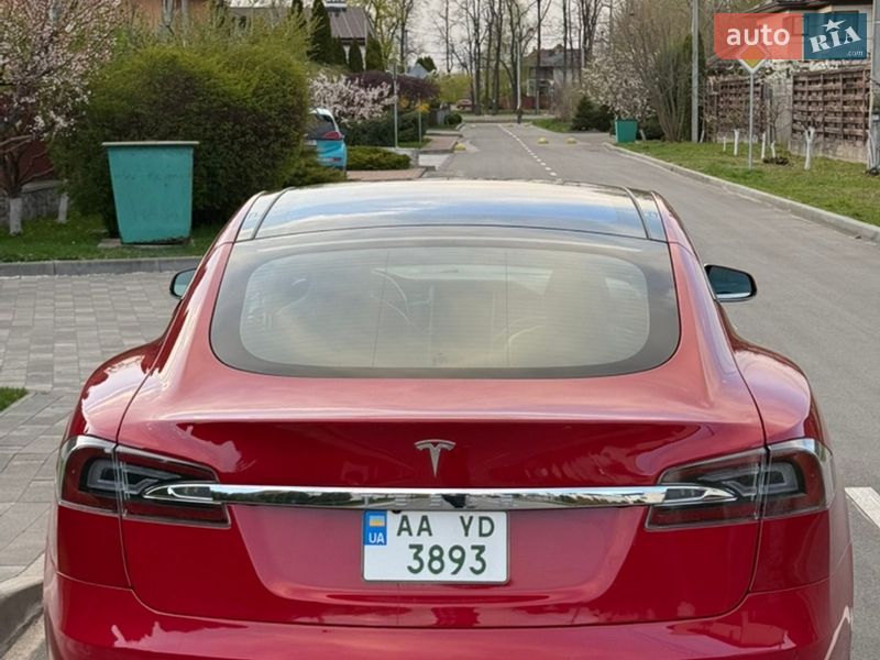Лифтбек Tesla Model S 2018 в Киеве