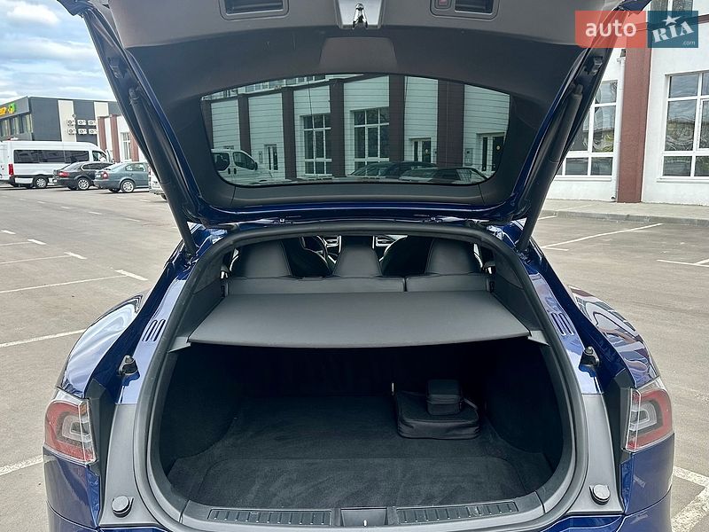 Ліфтбек Tesla Model S 2017 в Києві