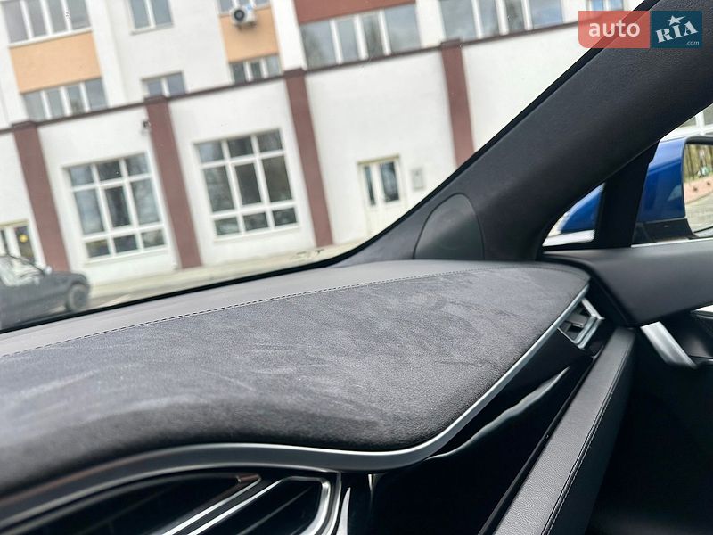Ліфтбек Tesla Model S 2017 в Києві