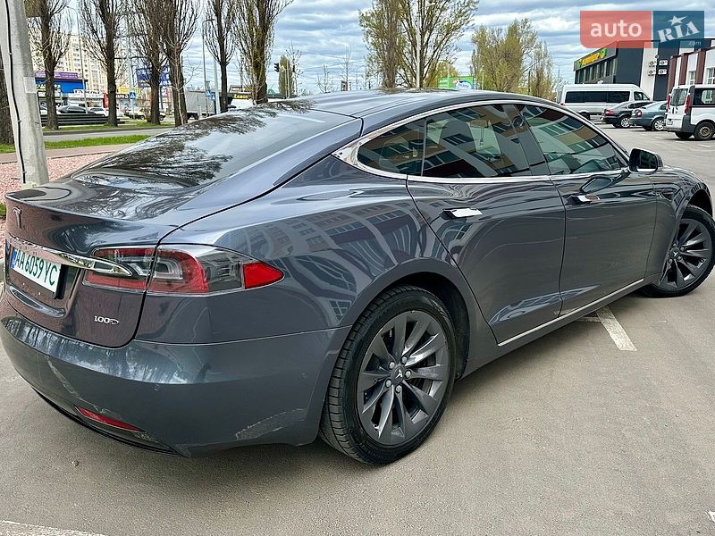 Ліфтбек Tesla Model S 2017 в Києві