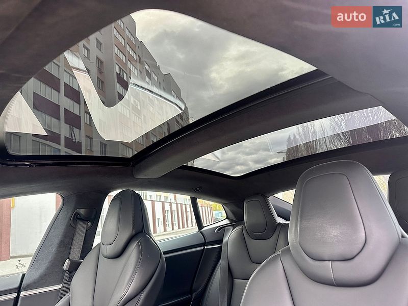 Ліфтбек Tesla Model S 2017 в Києві