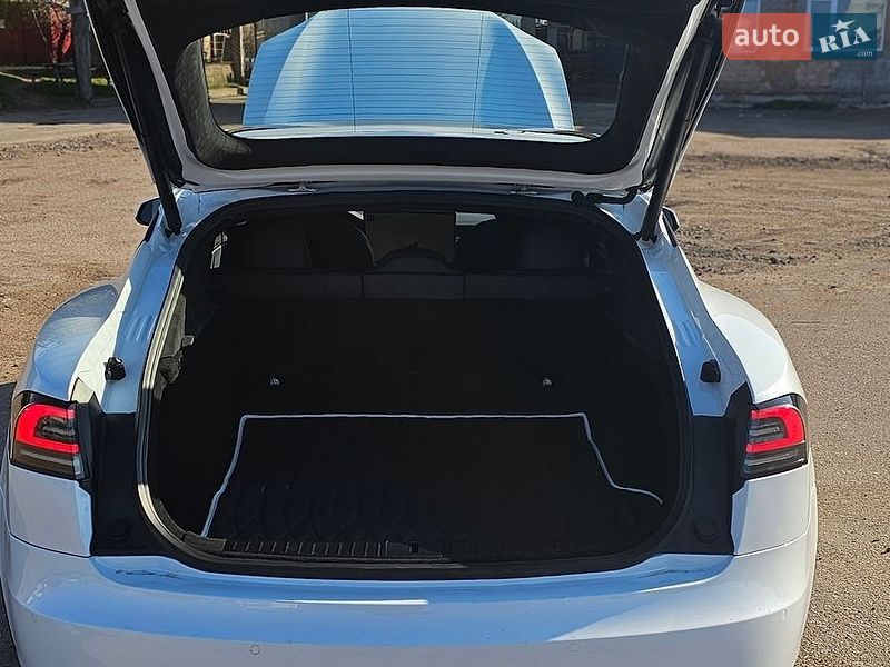 Лифтбек Tesla Model S 2022 в Чернигове фото 24 Лифтбек Tesla Model S 2022 в Чернигове