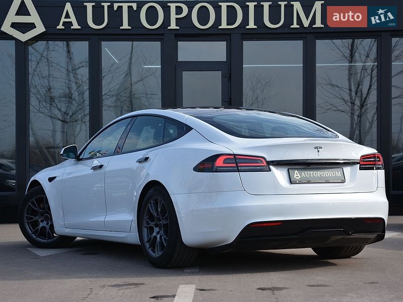 Лифтбек Tesla Model S 2022 в Киеве