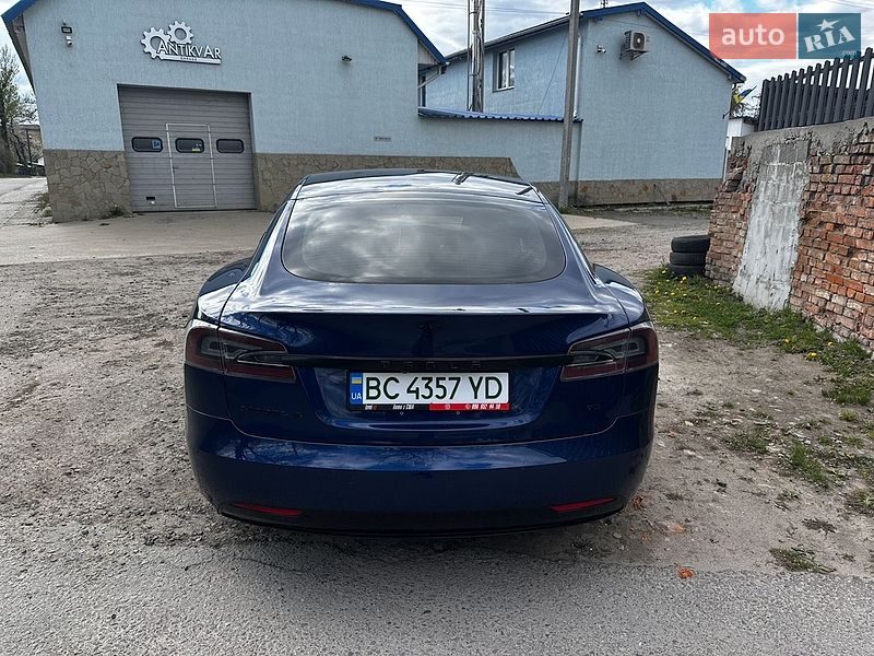 Ліфтбек Tesla Model S 2016 в Львові