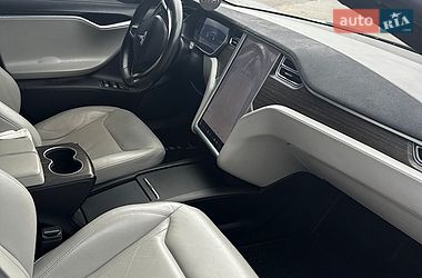 Ліфтбек Tesla Model S 2016 в Львові