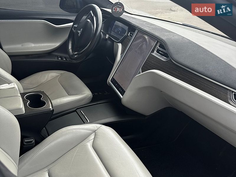 Ліфтбек Tesla Model S 2016 в Львові