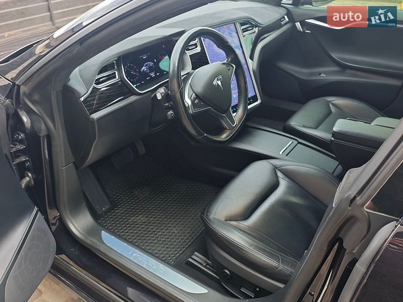 Лифтбек Tesla Model S 2016 в Киеве