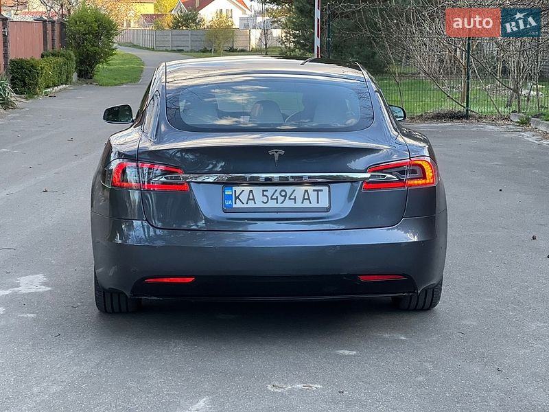 Лифтбек Tesla Model S 2018 в Киеве